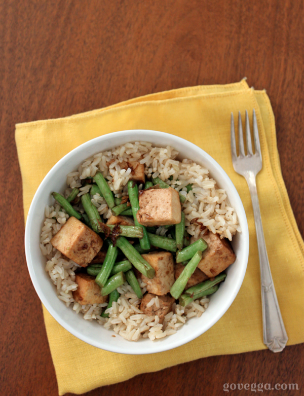 Green beans and tofu in a spicy sauce -- how to cook with tofu.